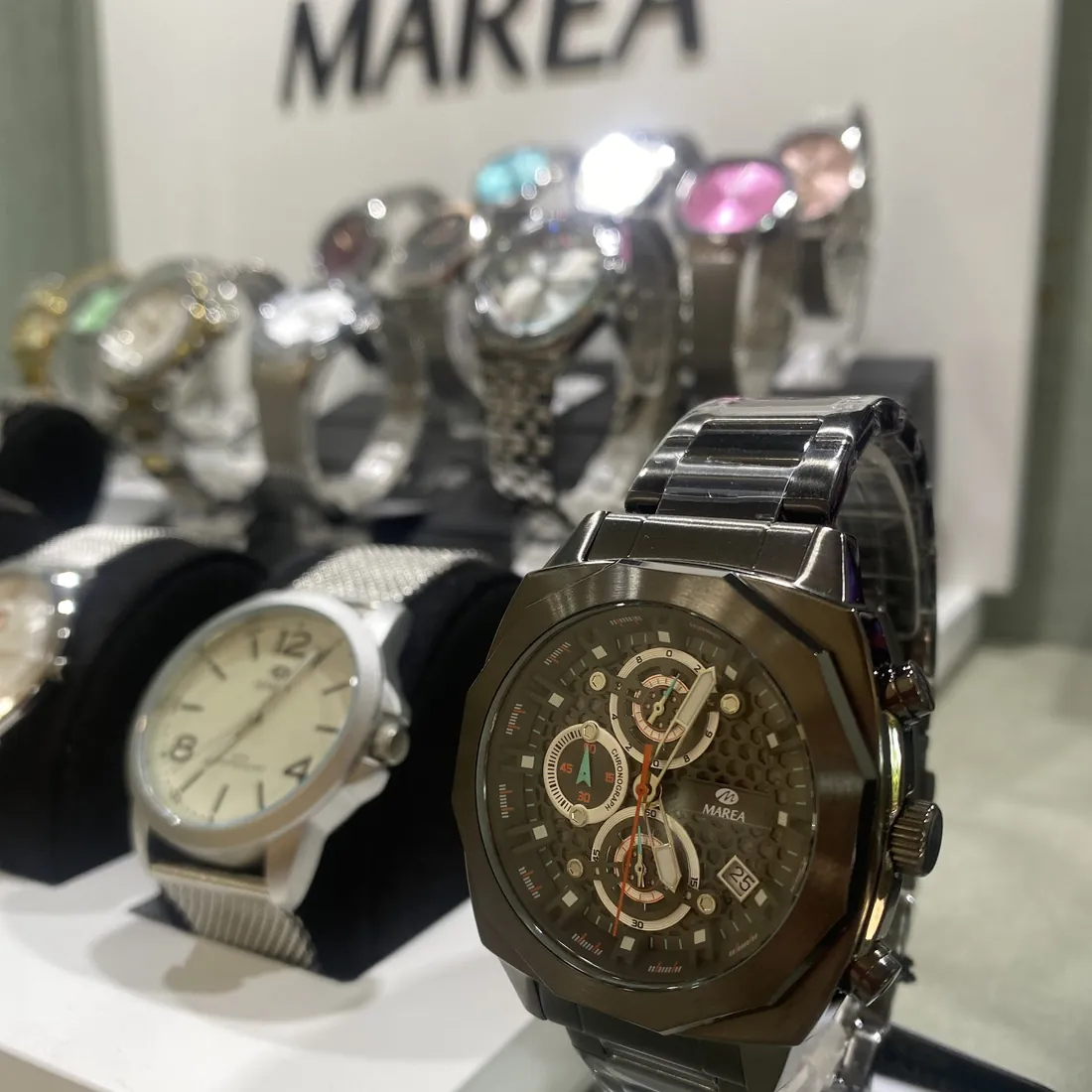 Relojes Marea en su expositor