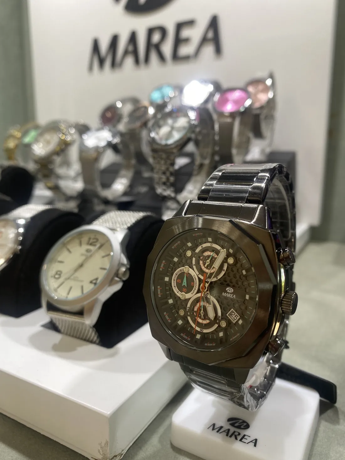 Relojes Marea clásicos en el expositor